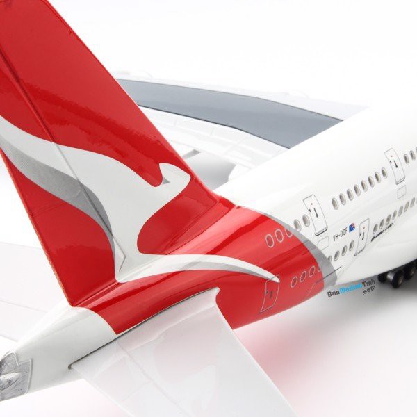 Mô hình máy bay lắp ráp có đèn led Qantas Airbus A380 47cm Everfly