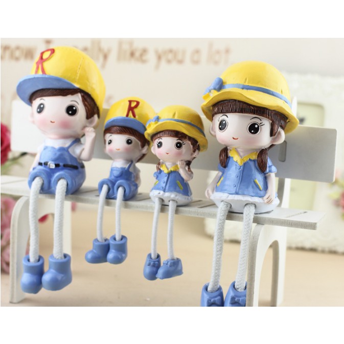 M1-11 Tượng gia đình trang trí kệ tủ, bàn học, phòng ngủ kiểu thả chân - quà lưu niệm