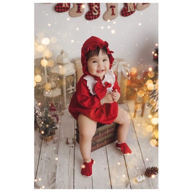 Áo liền quần đỏ mận cho bé kèm giày và nón