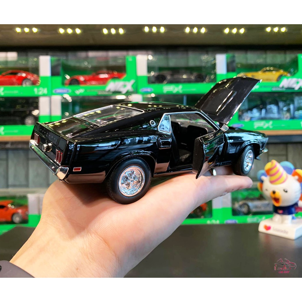 Mô hình xe ô tô Ford Mustang Boss 429 hãng Welly FX tỉ lệ 1:24 màu đen