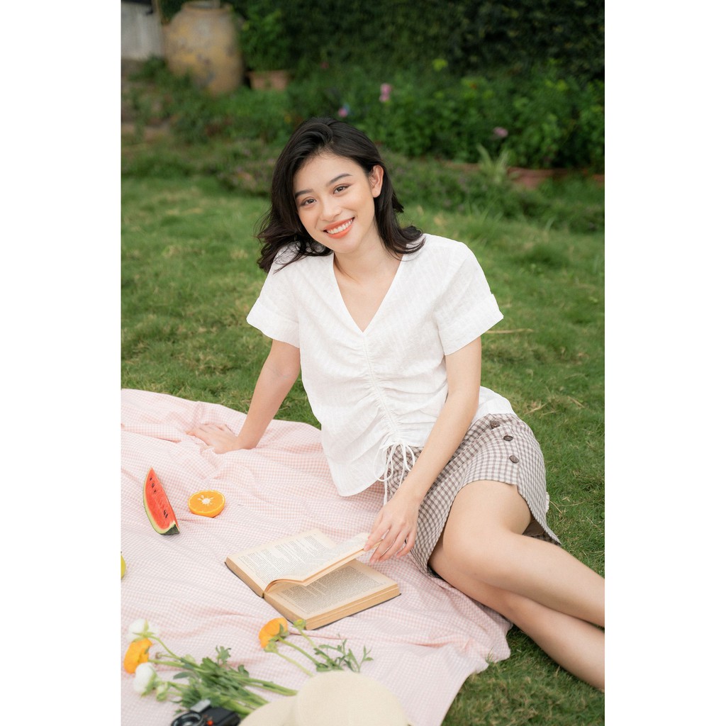 Sơ mi ngắn tay nữ MADELEN vạt rút nhún lệch chất vải đẹp thoáng mát | BigBuy360 - bigbuy360.vn