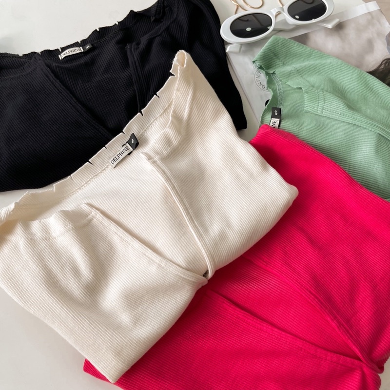 Áo croptop tay dài xẻ tay | FLARE TOP