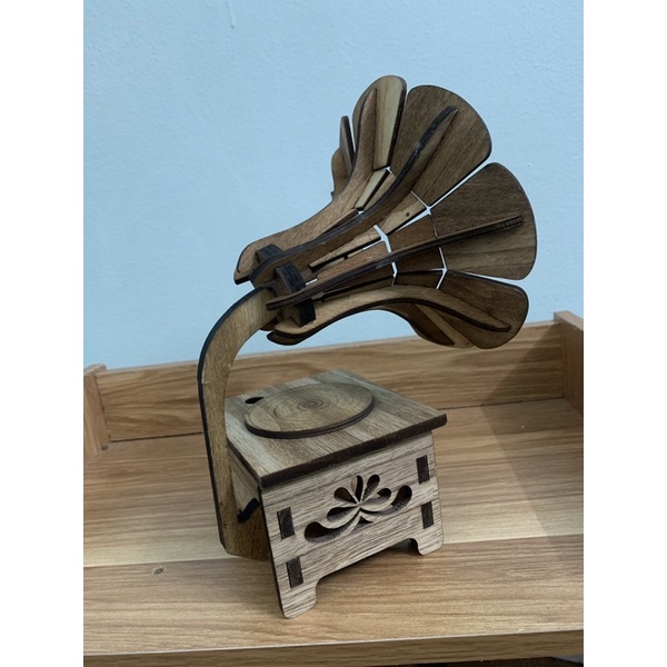 Mô hình lắp ráp loa vintage chơi nhạc bằng dây thiều
