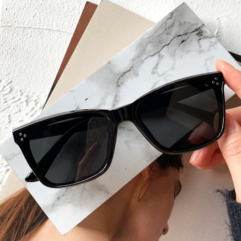 Kính mát gọng mắt mèo phong cách Hàn Quốc