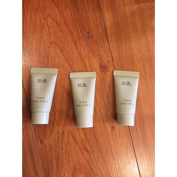 Sữa Rửa Mặt Dịu Nhẹ Ngải Cứu Hanyul Pure Artemisia Calming Cleansing Foam