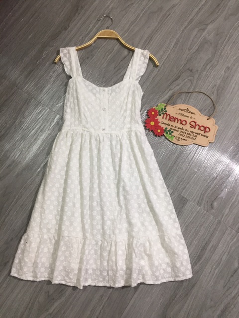 Xả váy trắng