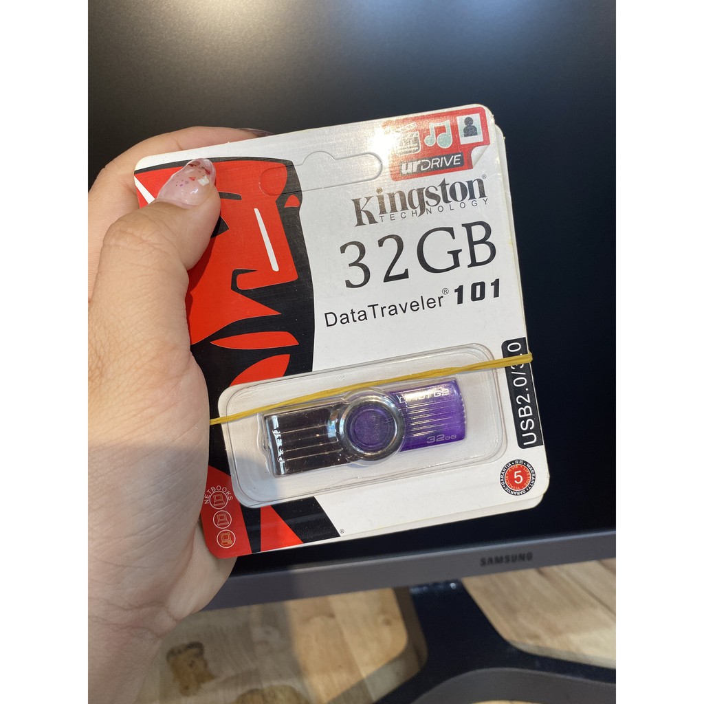 USB 2.0 dung lượng 32/16/8 gb