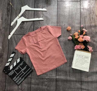 Áo croptop khoét ngực