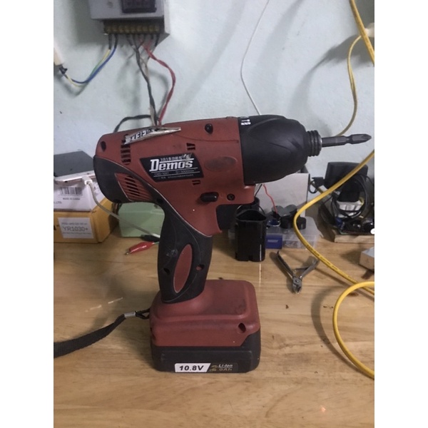 Máy bắn vít nhật bãi 12v DEMOS 3 chế độ vít có pin 2ah