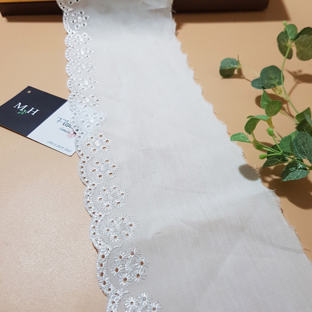 Cuộn ren viền dùng trang trí quần áo chất vải boi thêu hoa dài 12 mét rộng 12cm Maihoafabricr