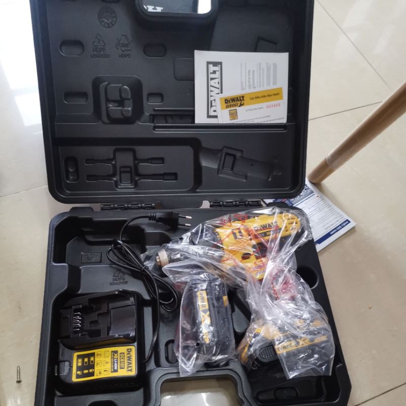 DeWALT DCD776  Máy khoan búa chạy pin 18V