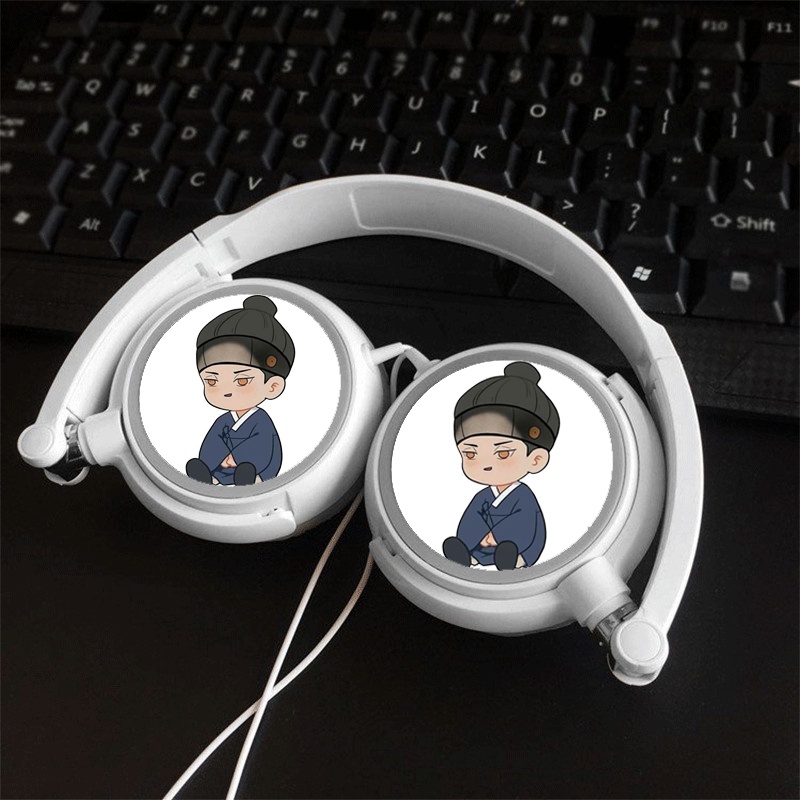 Tai nghe in hình Dạ Ký boylove dạng chụp cắm dây có mic tiện lợi