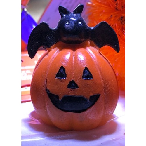 Daiso Halloween Tượng trang trí hình Búp bê bí ngô và dơi