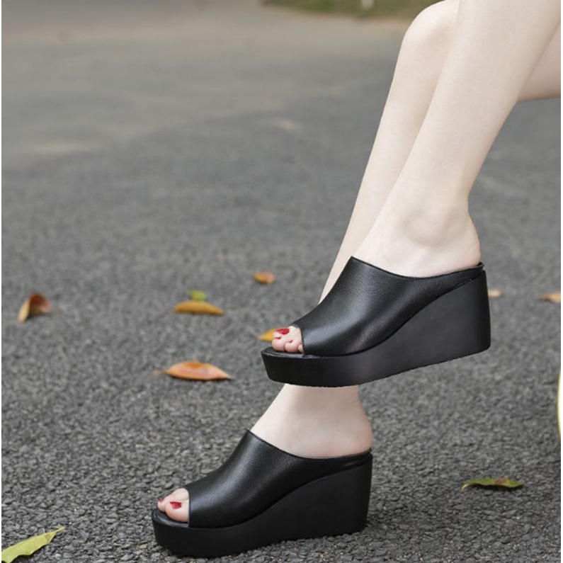 Dép đế xuồng quai da