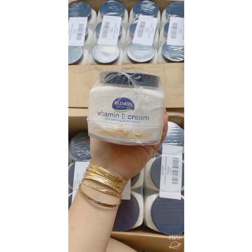 Dưỡng thể hoa anh thảo Redwin vitamin E 300ml