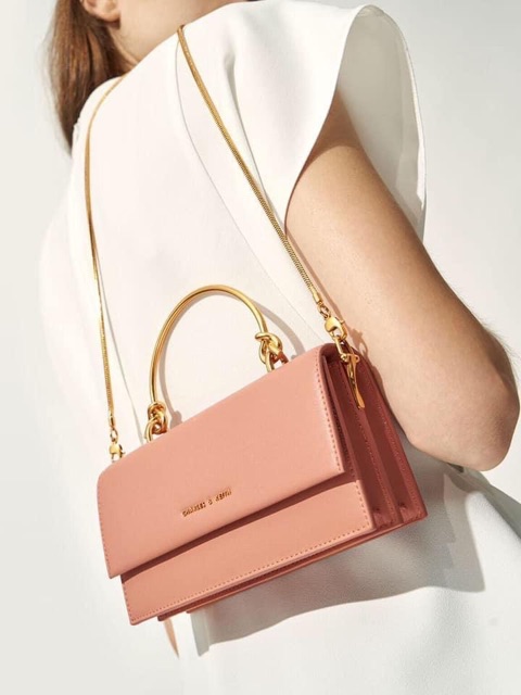 Túi xách CNK vòng kiềng xuất dư