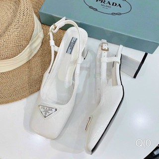 Giầy cao gót bít mũi khoá PRADA