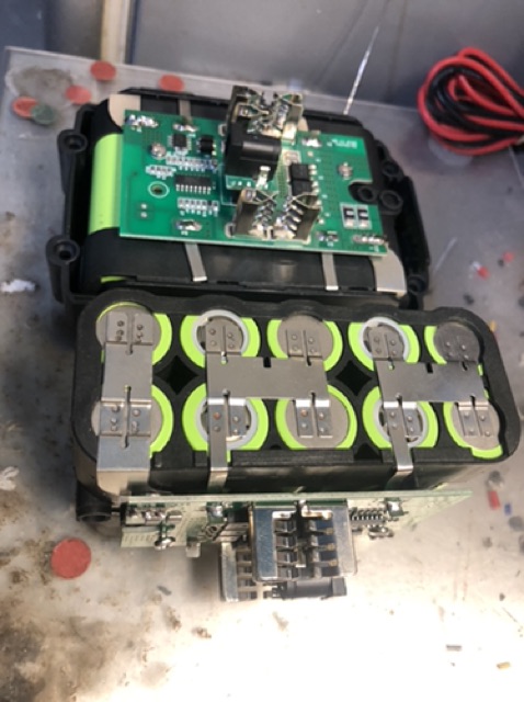 Pin makita 18 v có led