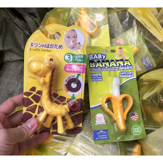 Gặm nướu hươu chuối cho bé giúp bé đỡ ngứa lợi và làm sạch khoang miệng