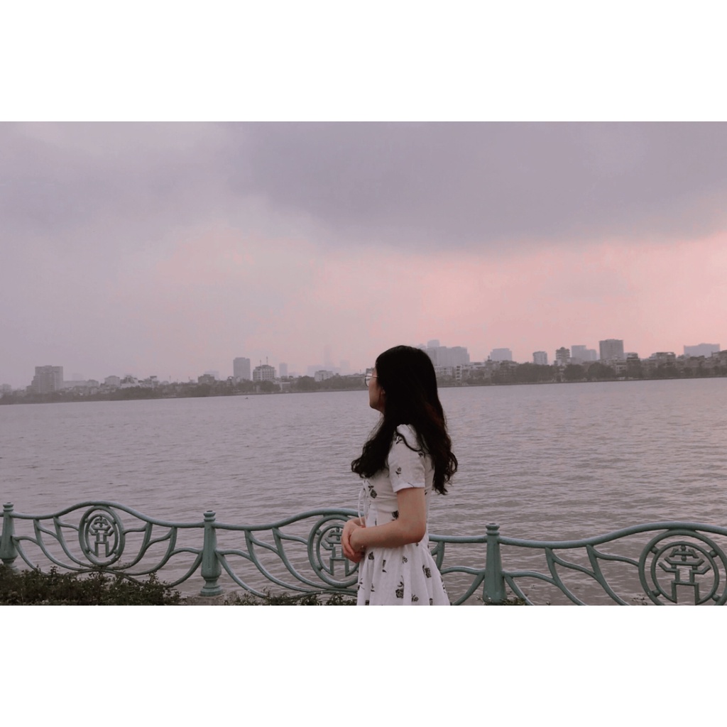 VÁY - ĐẦM HOA NHÍ CỔ VUÔNG TAY NGẮN DÂY RÚT Ở NGỰC
