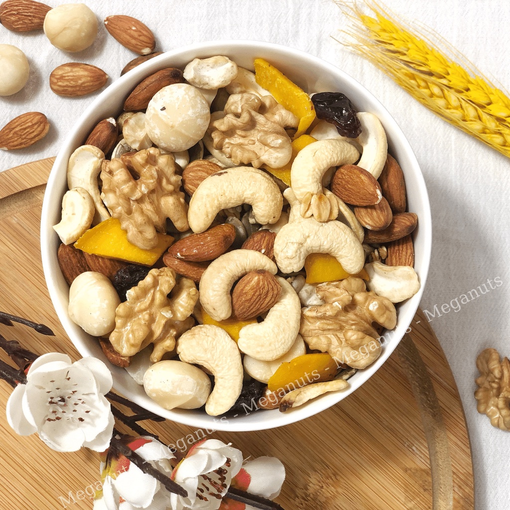 Granola Cao Cấp Siêu Hạt Meganuts nhiều hạt ít yến mạch - Granola mix full hạt ăn kiêng nướng mật ong 500gr