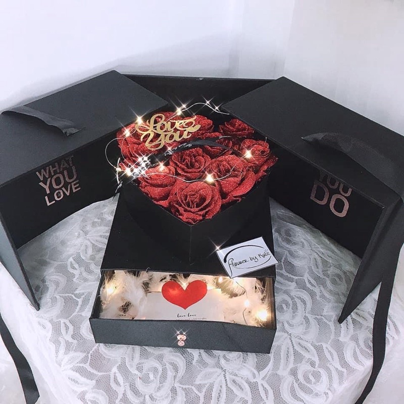 HỘP TIM MỞ CÁNH KÈM HOA SÁP - CÓ NGĂN KÉO