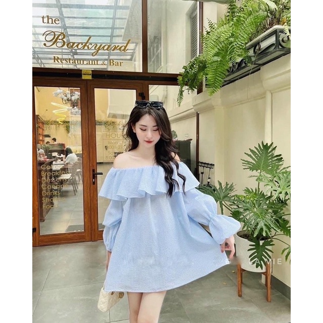 áo váy trễ vai kẻ sọc xanh