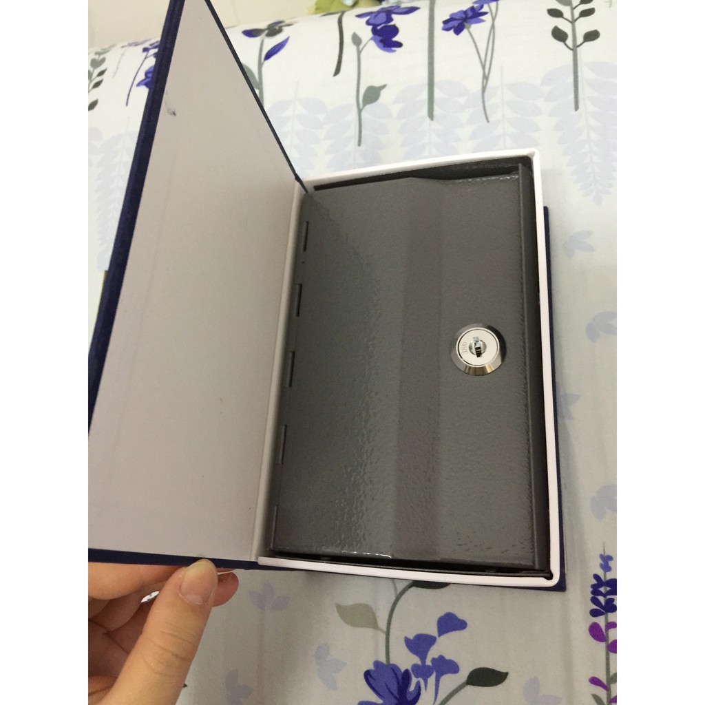 Két Sắt Mini Ngụy Trang Quyển Sách ( Giao màu ngẫu nhiên)