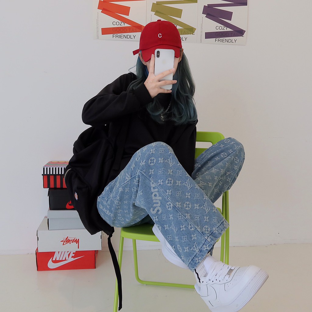 Quần jeans Louis Vuitton x Supreme FW21