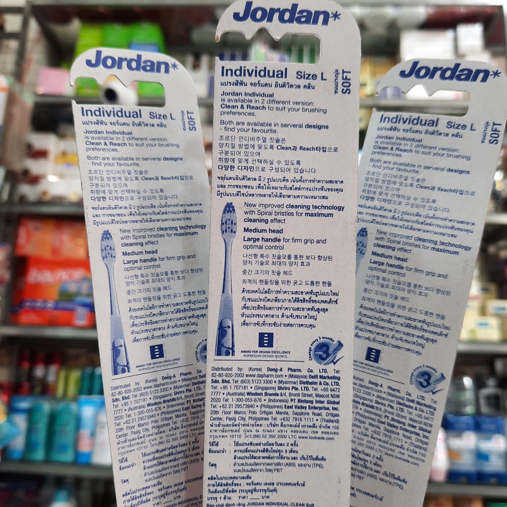 1 Cây BÀN CHẢI ĐÁNH RĂNG JORDAN INDIVIDUAL CLEAN (Shop giao màu ngẫu nhiên)