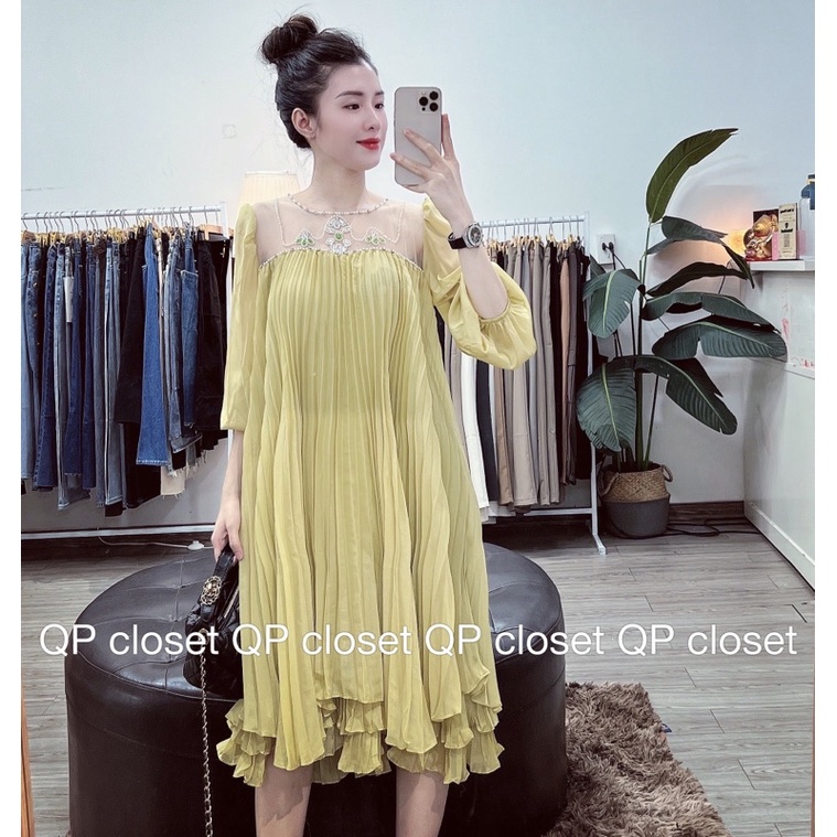 Váy suông dập ly cổ đính đá