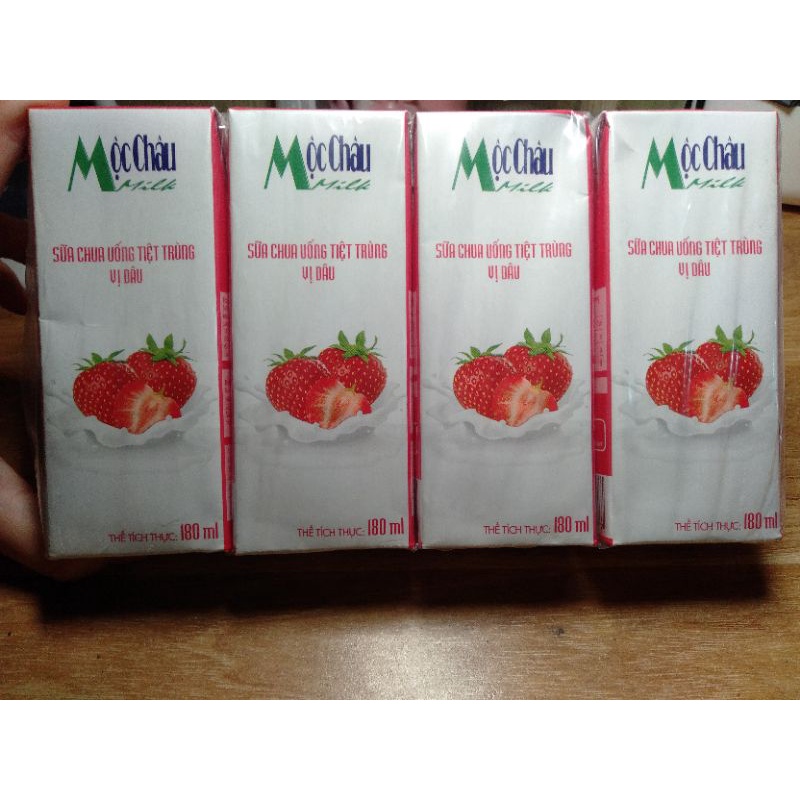 Sữa chua uống tiệt trùng Mộc Châu vị Dâu/Cam - 1 vỉ 4 hộp × 180 ml