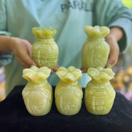 Túi tiền thần tài, túi tiền đá ngọc hoàng long - cao ~ 11cm, đường kính 6cm