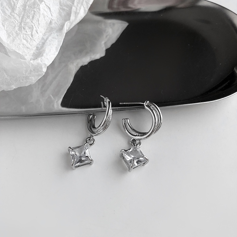 Bông Tai Kim Loại Đính Đá Phong Cách Retro