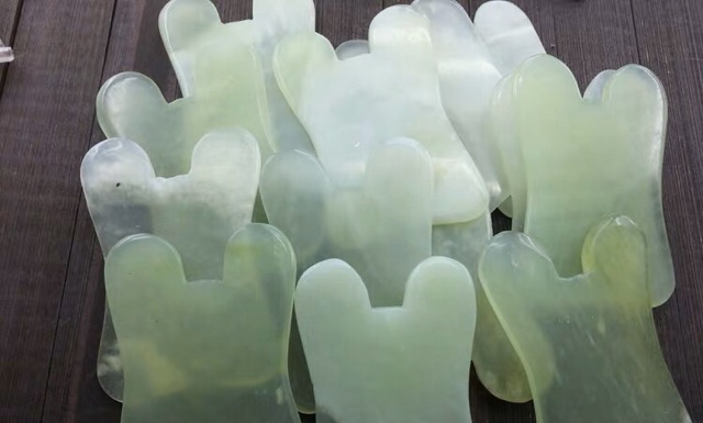 Ngọc thạch cạo gió mặt