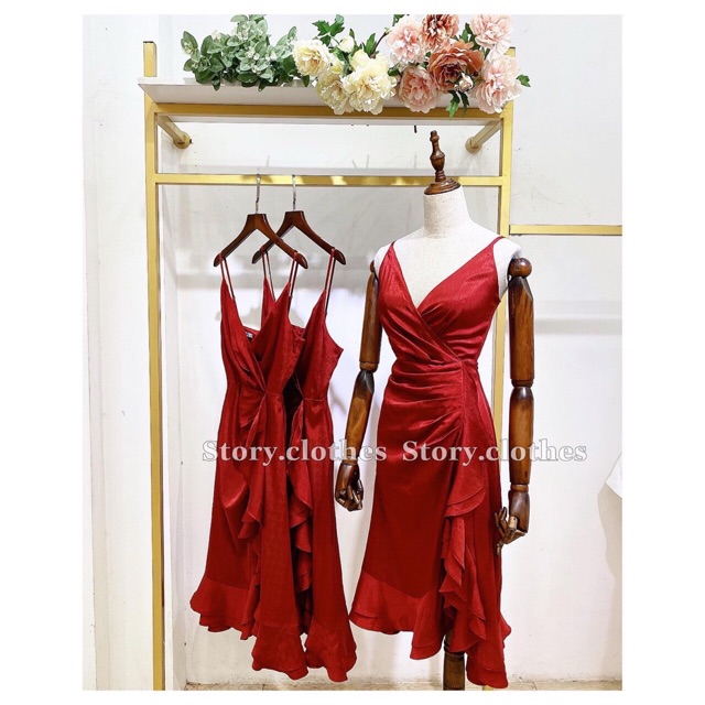Đầm đỏ lệch tà