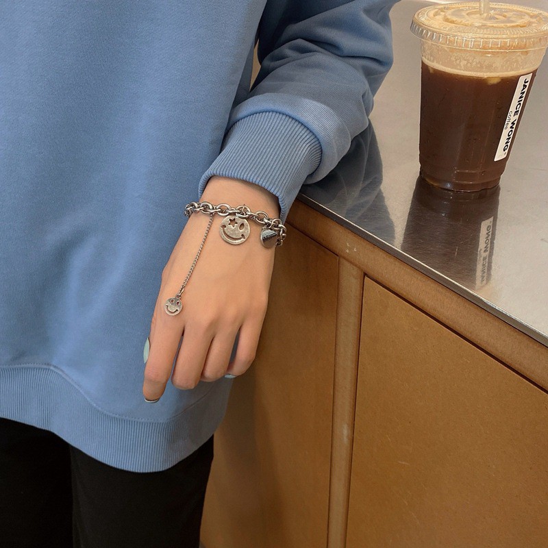 Vòng Tay Chất Liệu Thép Titan Hình Mặt Cười C138