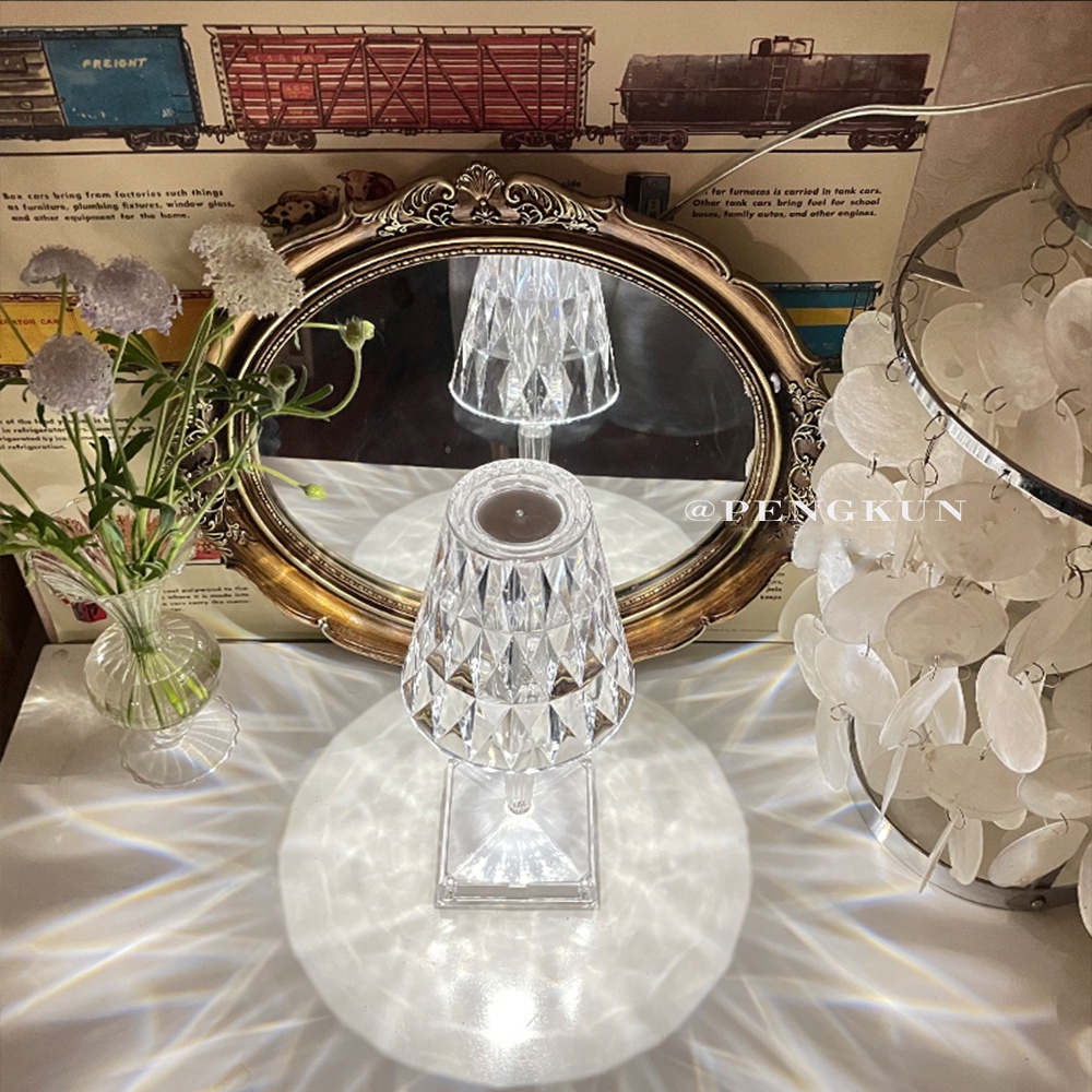 Đèn Pha Lê Để Bàn Sạc Usb Ba Màu Sang Trọng Phong Cách Ý