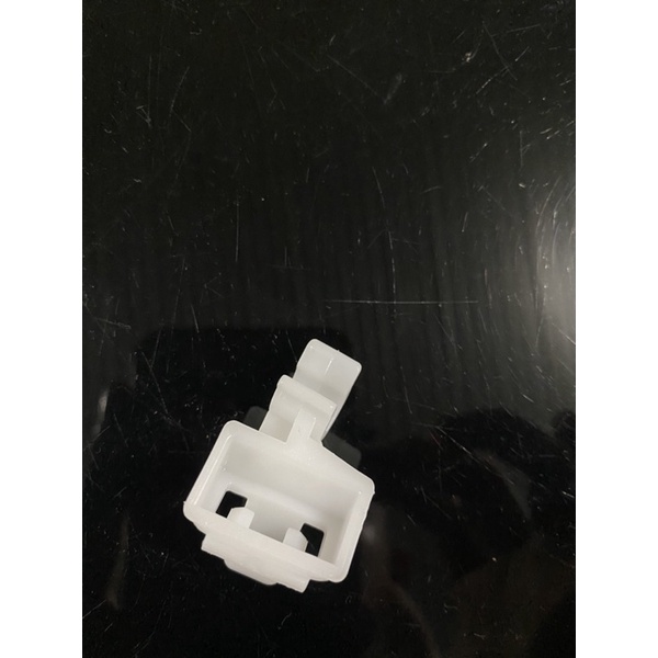 Nút gài capo innova