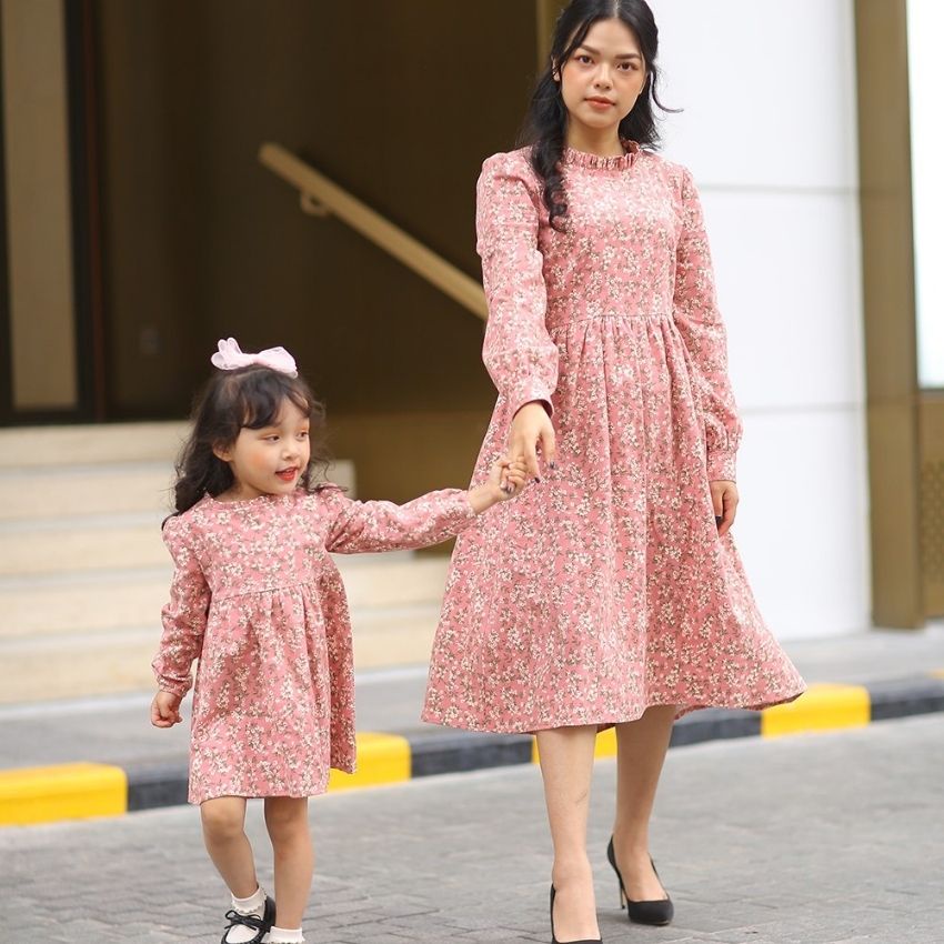 Set váy mẹ bé đi chơi hoa nhí, váy đôi mẹ bé thu đông dài tay cổ bèo hoa nhí hồng cho bé 1-2-3-4-5-6-7-8-9-10 Mylakids