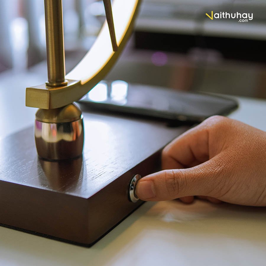 Đèn Trang Trí Đồng Hồ Vaithuhay Clock Lamp Tích Hợp Sạc Không Dây