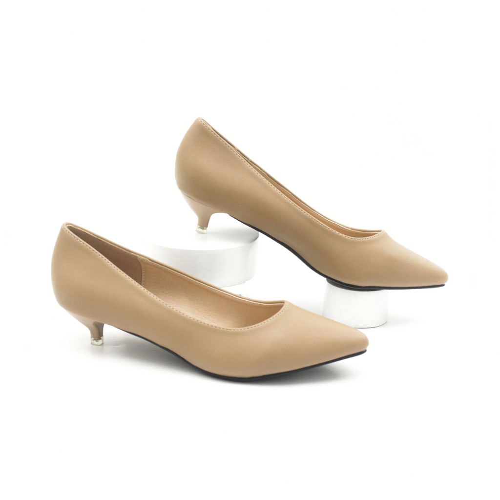 Giày Cao Gót 3cm Mũi Nhọn Gót Nhỏ Trơn Basic Màu Bò P074