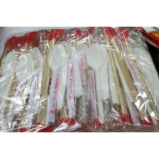 50 bộ sản phẩm đũa , thìa, tăm, giấy ăn