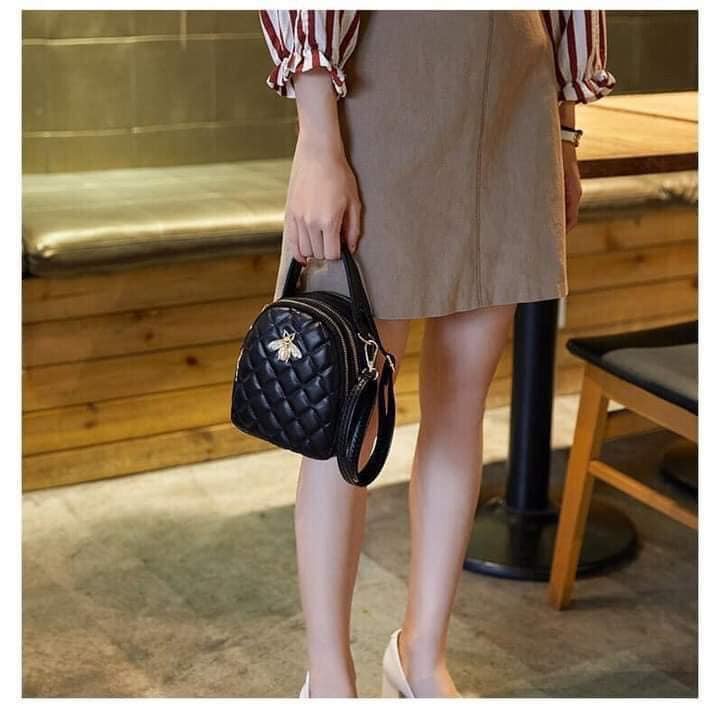 Balo mini mẫu con ong phong cách Hàn, sành điệu, cá tính màu đen