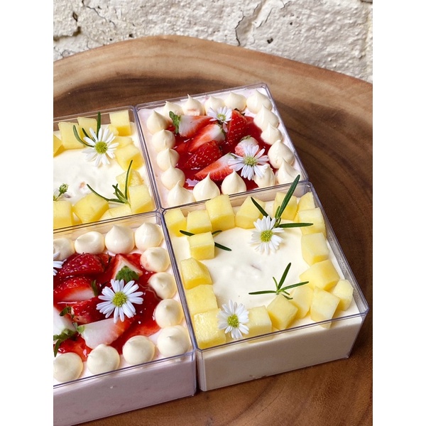 Hộp vuông mica đựng bánh mousse/ tiramisu ( có nắp)