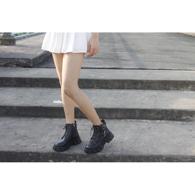 Giày boots đen cổ vừa khoá gài FLATFORM IB | BigBuy360 - bigbuy360.vn