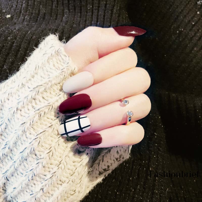 [Hàng mới về] Bộ 24 Móng Tay Giả Đầu Tròn Nhỏ Màu Đỏ Họa Tiết Lưới Hỗn Hợp Thời Trang Cuốn Hút