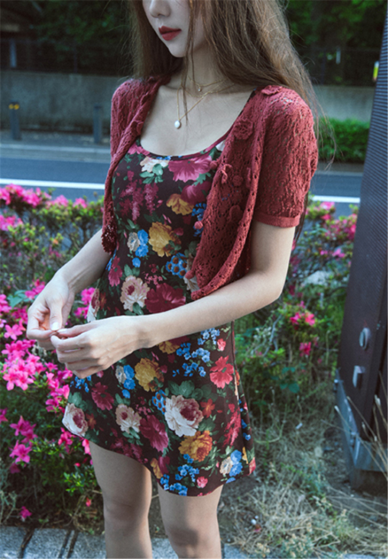 Đầm dây chữ A in hoa thời trang retro | BigBuy360 - bigbuy360.vn
