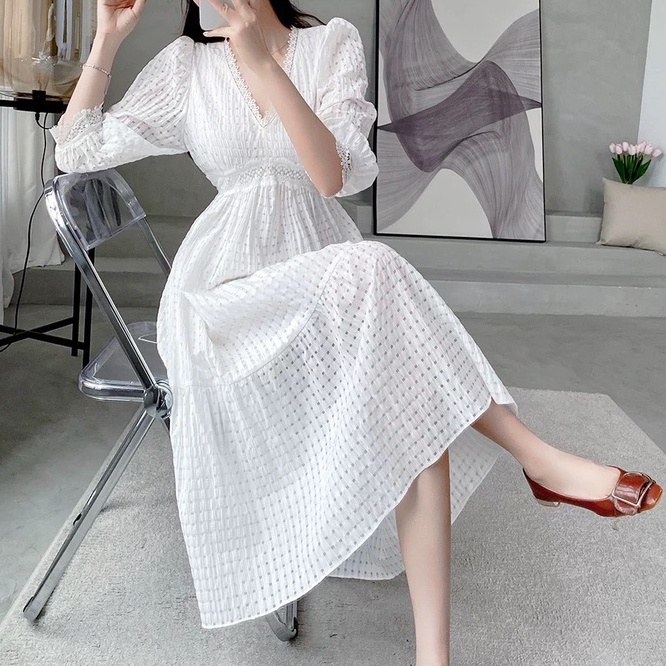 Đầm đi biển váy maxi trắng tay dài du lịch thu đông dạo phố HATI