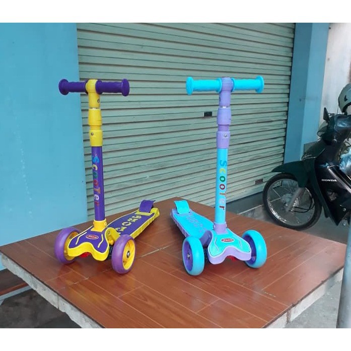 Xe trượt Scooter hàng Cao cấp (có giảm xóc + phanh chân + đèn bánh xe)-601